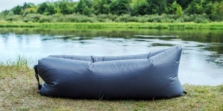 Camping-Sofa (depositphotos.com)