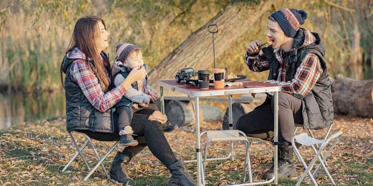 Camping-Tisch (depositphotos.com)