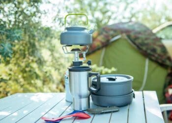 Camping-Tischplatte (depositphotos.com)