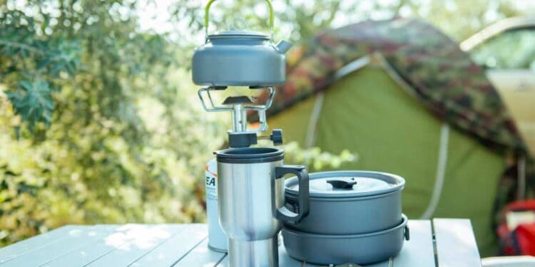 Camping-Tischplatte (depositphotos.com)