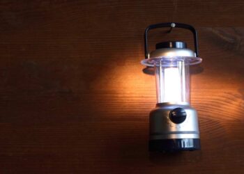 Akku Campinglampe (depositphotos.com)