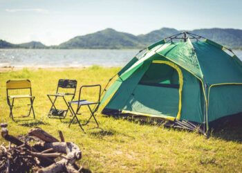 Camping am See (depositphotos.com)