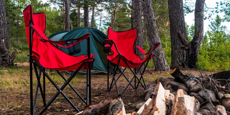 Campingmöbel klappbar (depositphotos.com)