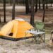 Campingtisch mit Stuhl (depositphotos.com)