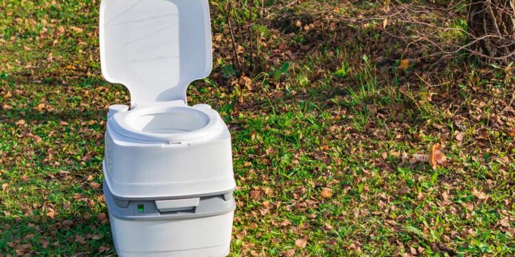 Campingtoilette (depositphotos.com)