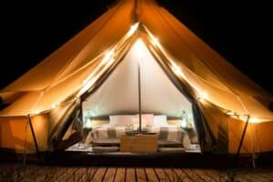 Glamping Zelt (depositphotos.com)