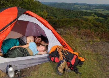 Im Zelt gut schlafen (depositphotos.com)