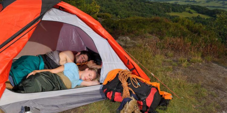 Im Zelt gut schlafen (depositphotos.com)